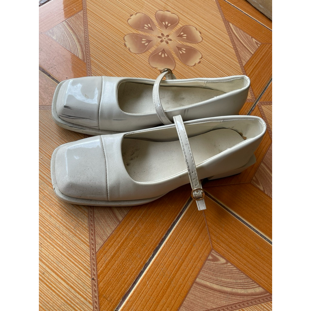 preloved Sepatu Flat Wanita Gio Saverino - Desain Elegan, Ringan, dan Nyaman