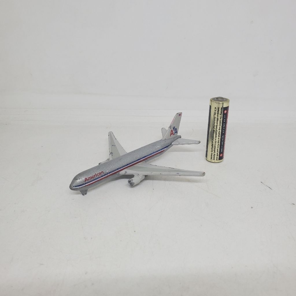 DIECAST PESAWAT BOEING 767 AMERICAN MAJORETTE