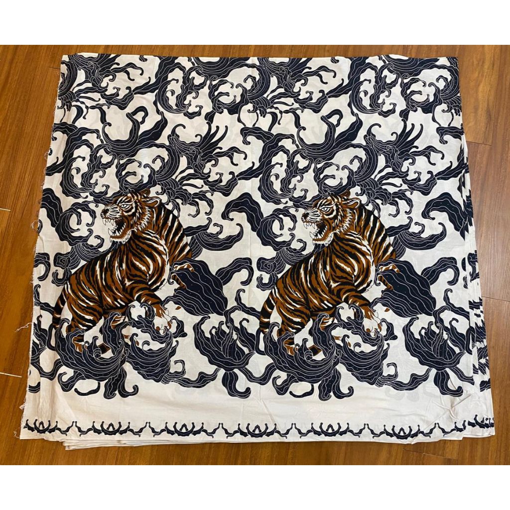 kain batik motif harimau kumbang.