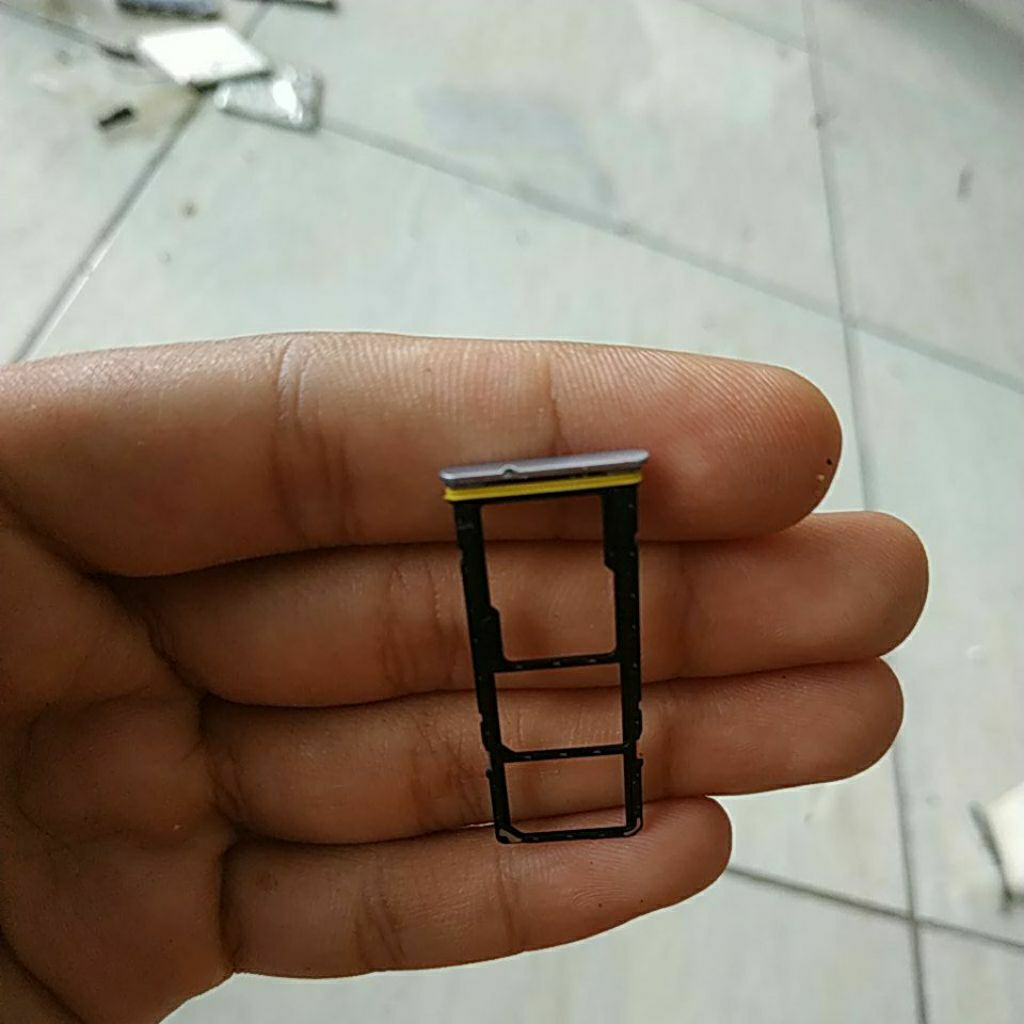 Simtray bekas realme c55