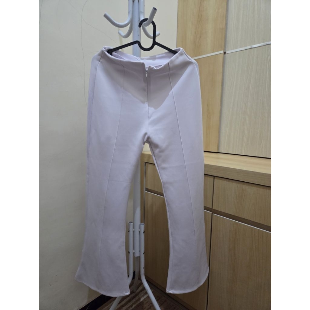 Celana Cutbray Putih
