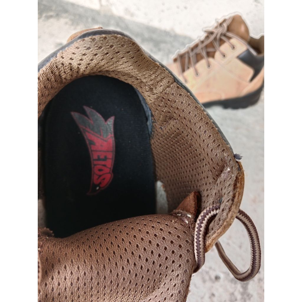 sepatu safety shoes AETOS Second