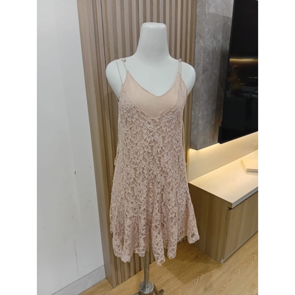 mini dress brokat nude