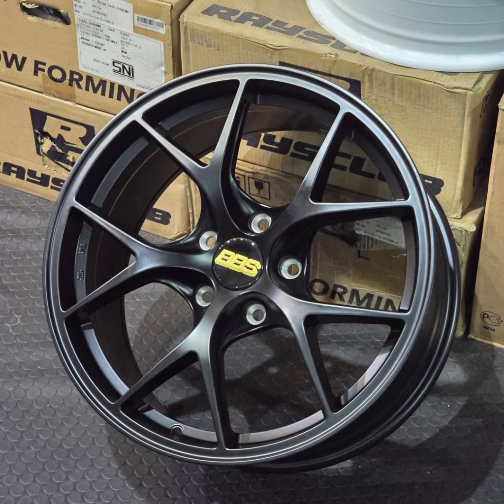 velg racing bmw r18 bbs c1r flow forming pcd 5x120 lebar 8,5 - 9,5 velg racing mobil bmw e46 ring 18