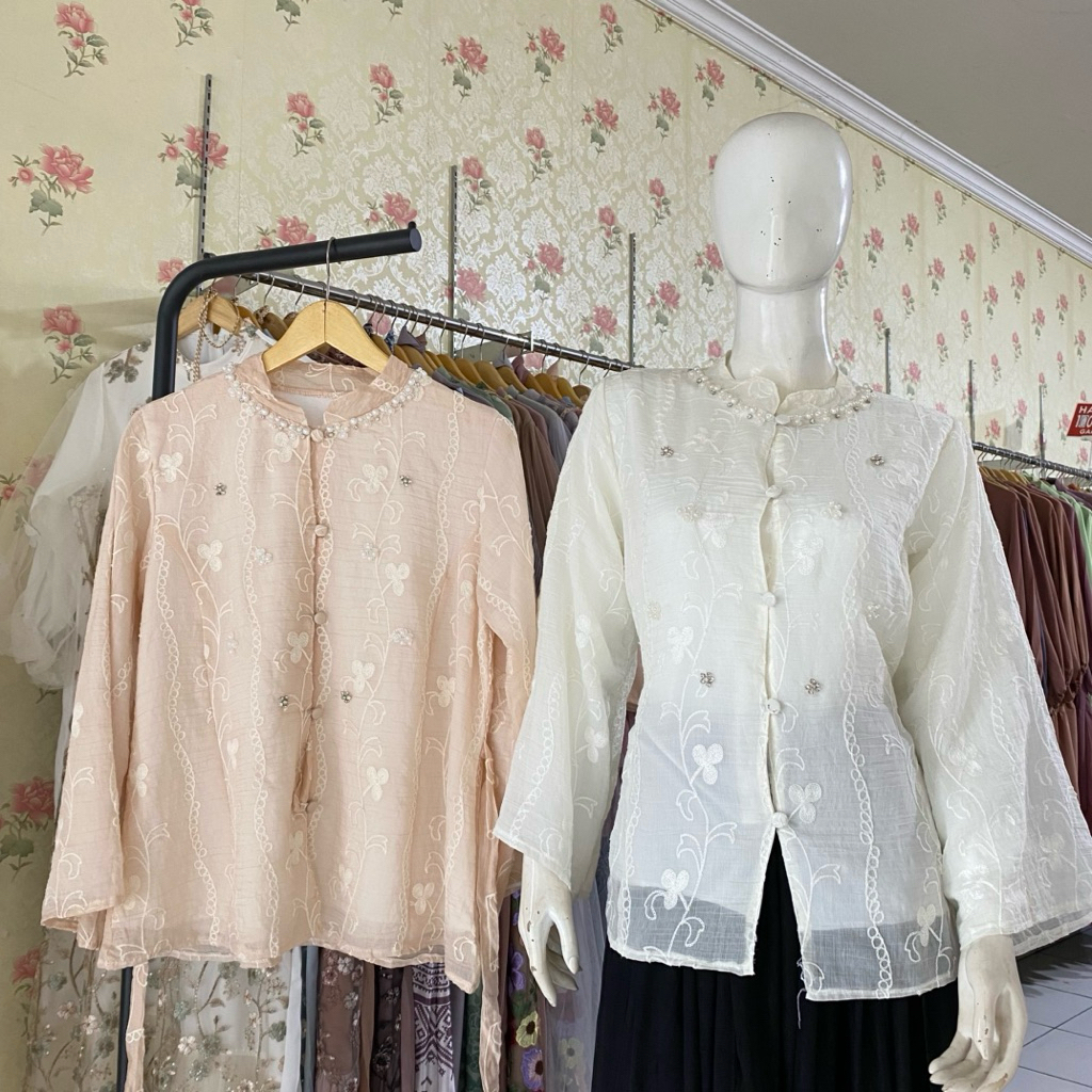 Amora lace blouse / atas brokat/ blouse putih kondangan