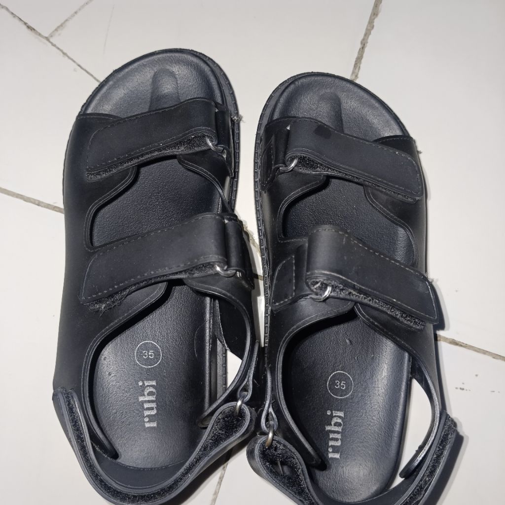 PRELOVED SANDAL RUBII