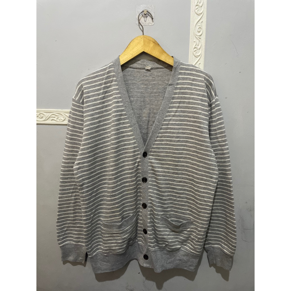 Cardigan Salur Abu Uniqlo
