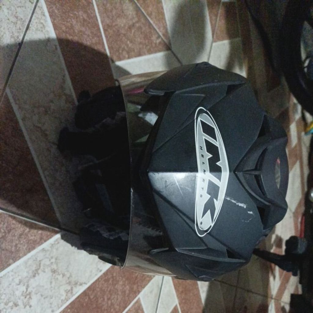 helm ink T1 topi warna hitam