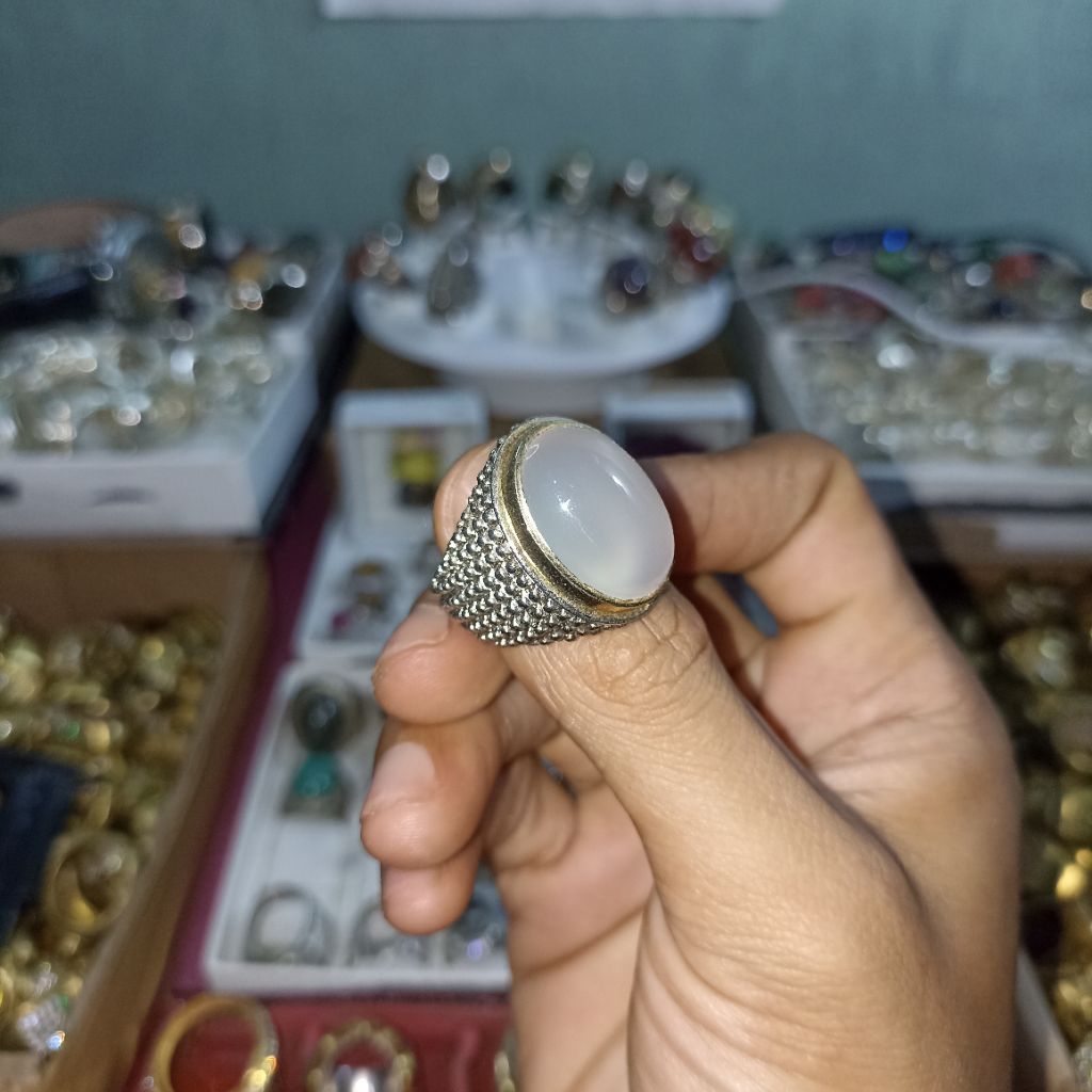 BATU AKIK BIDURI BULAN