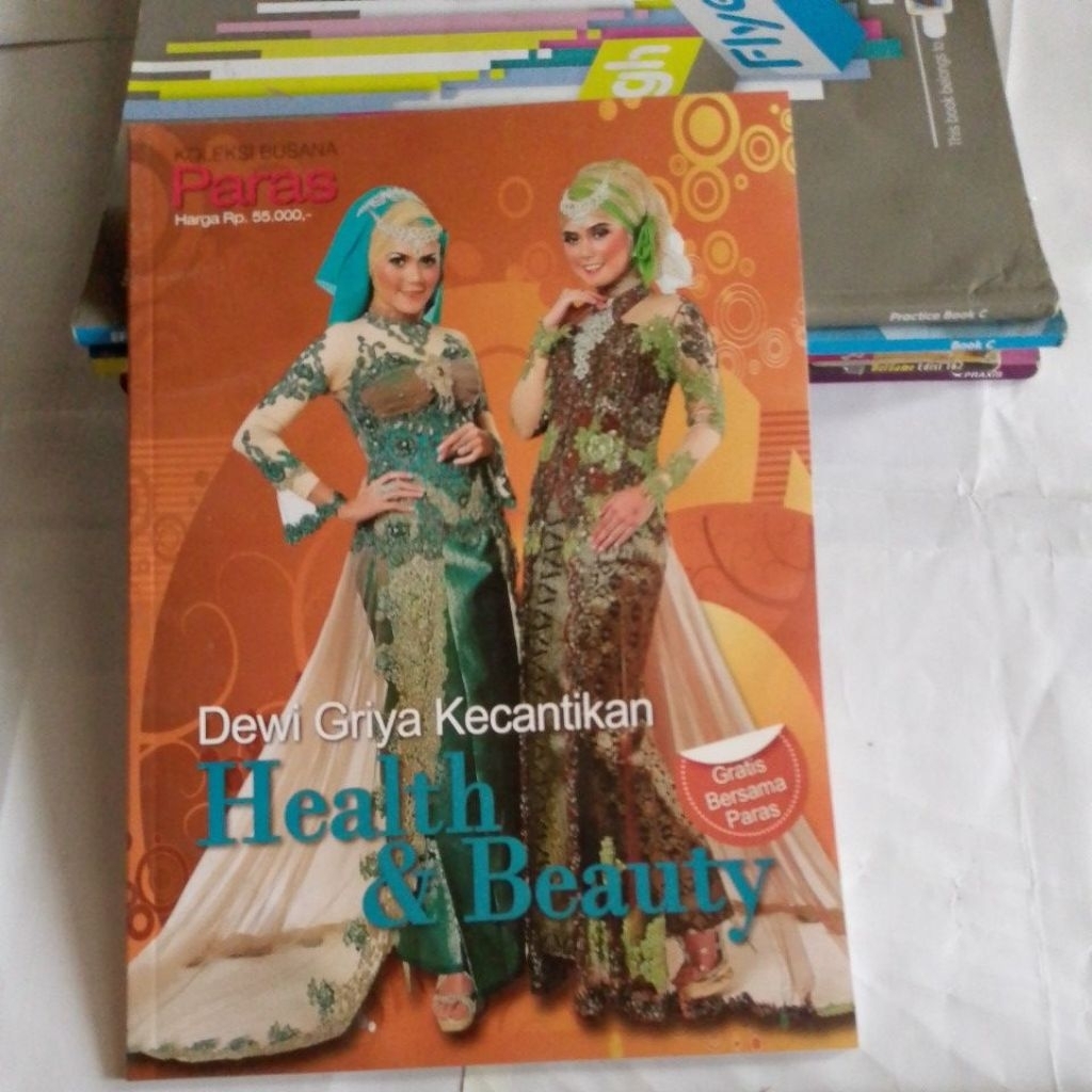 MAJALAH PARAS KOLEKSI BUSANA DEWI GRIYA KECANTIKAN