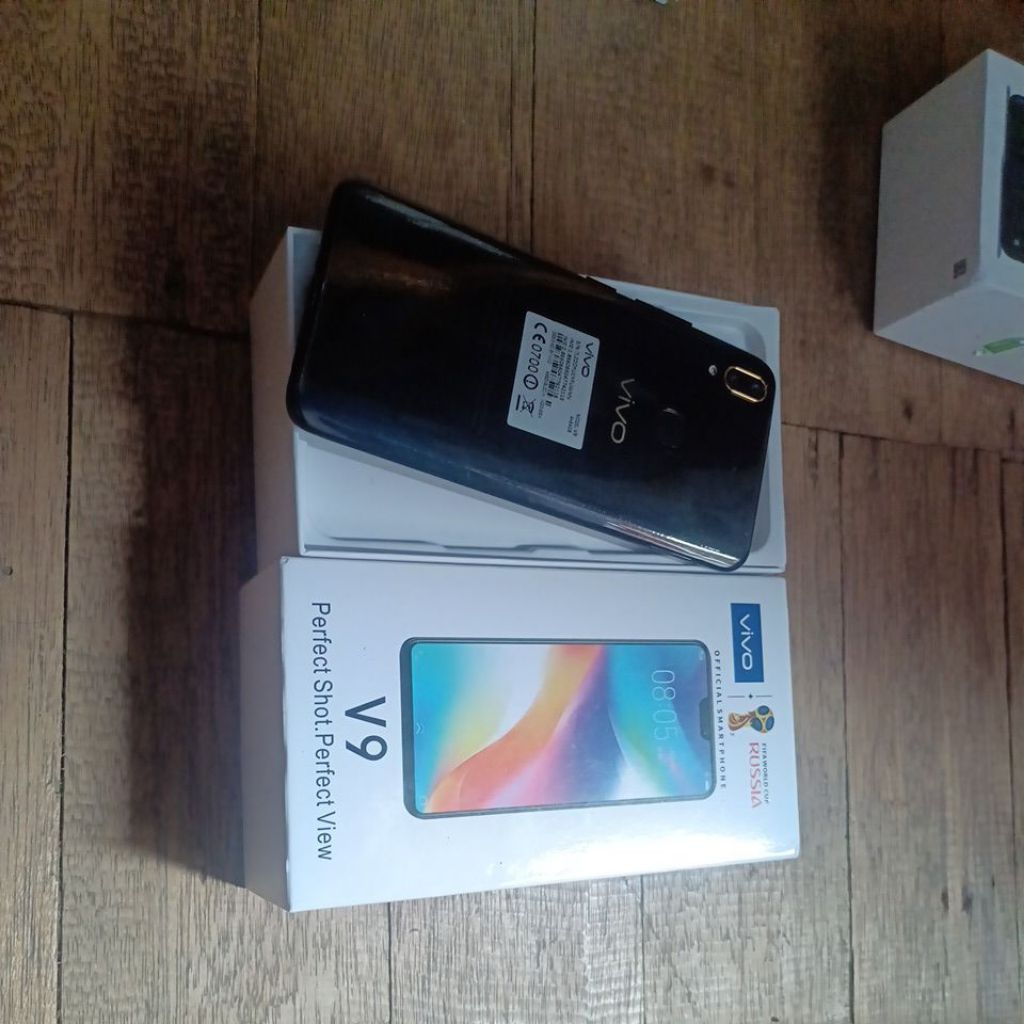Vivo v9 ram 4/64gb fullset ya barang segel no minus ya lengkap