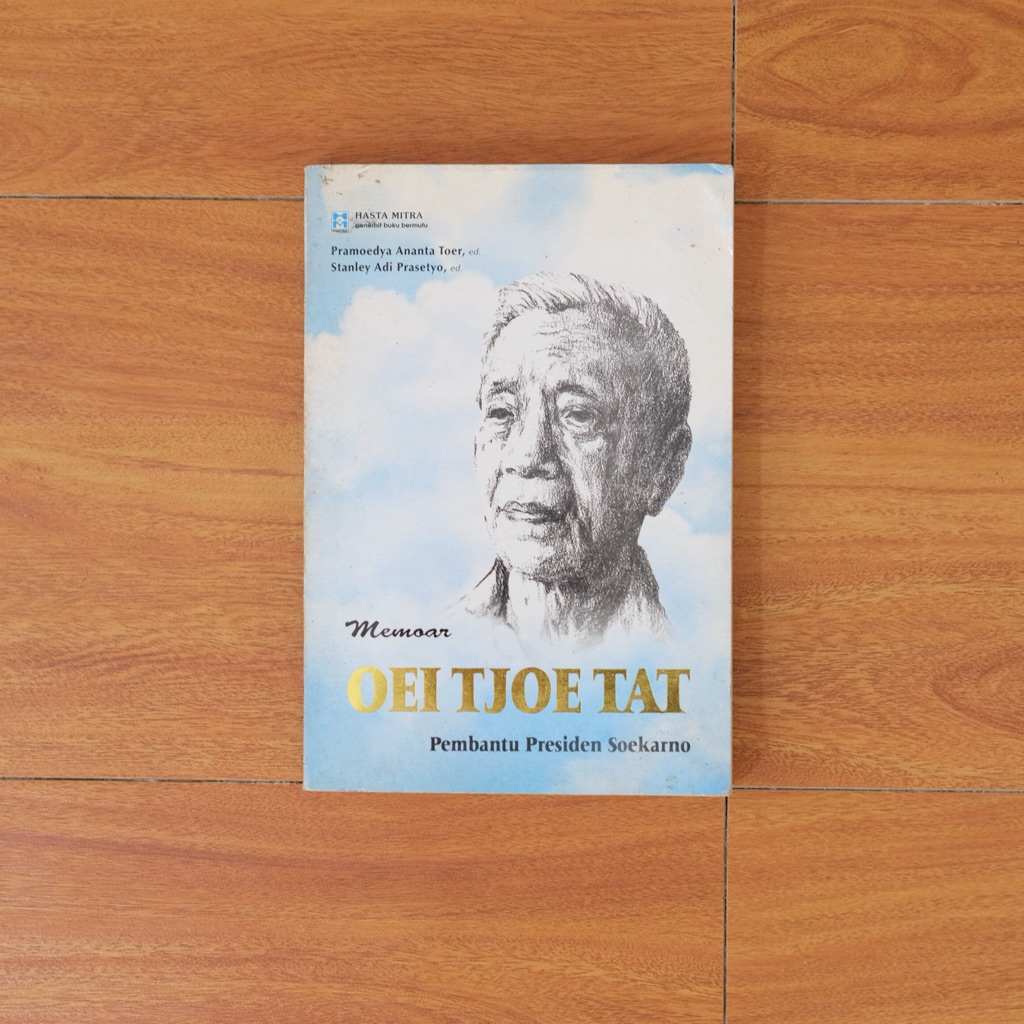 Buku Memoar Oei Tjoe Tat