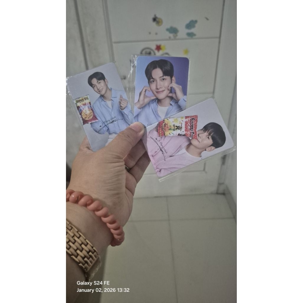 Photocard Ji Chang Wook Biru dan Pink x Happy-Tos
