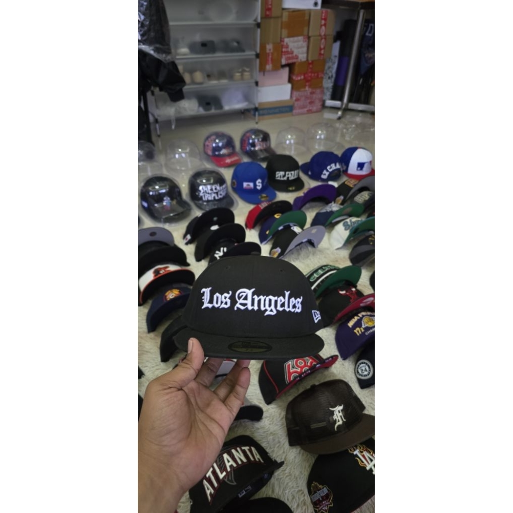 New Era 59Fifty Los Angeles Dodgers LA Script Black White Fitted Cap