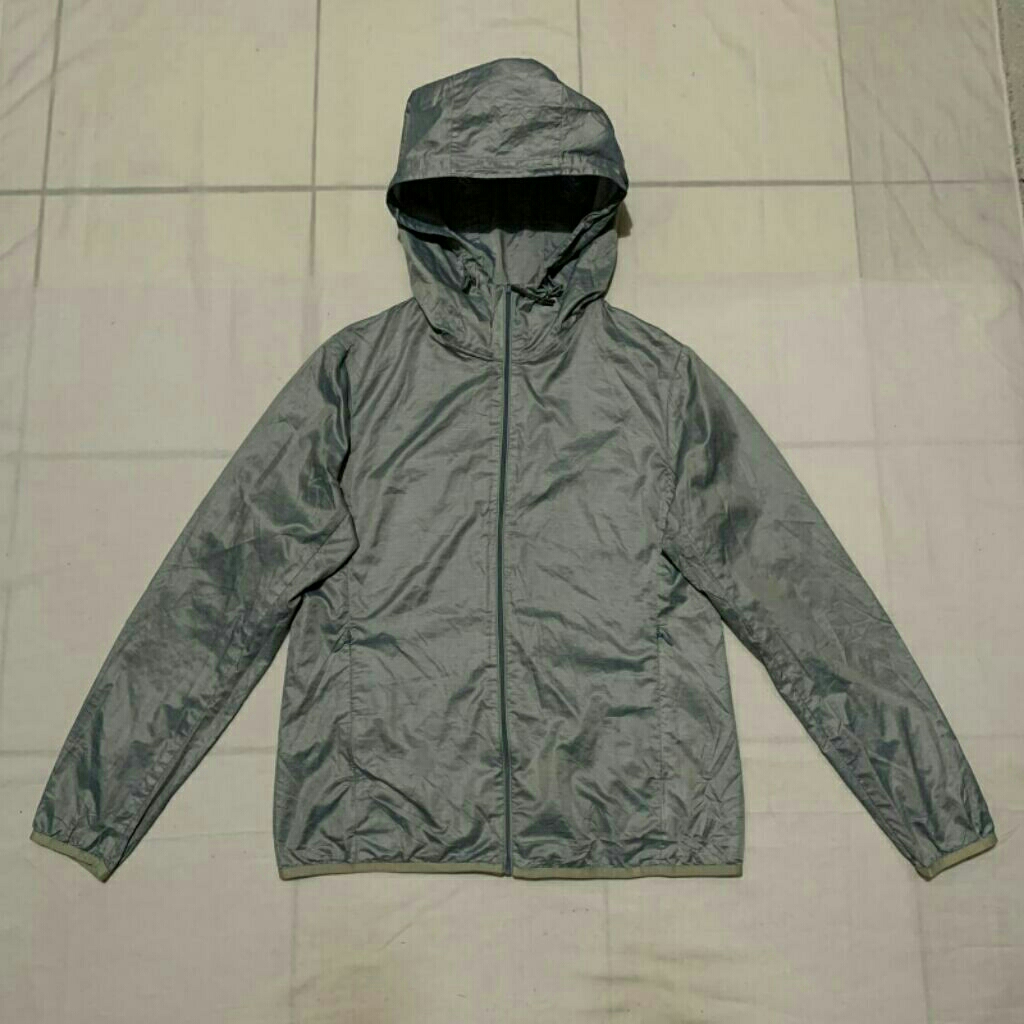 JAKET UNIQLO RUNNING