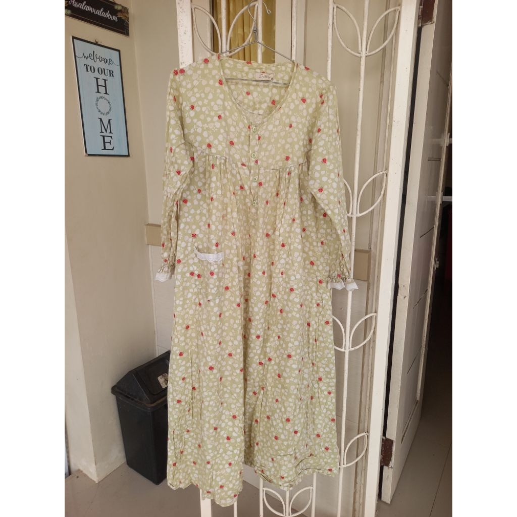 preloved ditsy homedress motif strawberry (baca deskripsi)