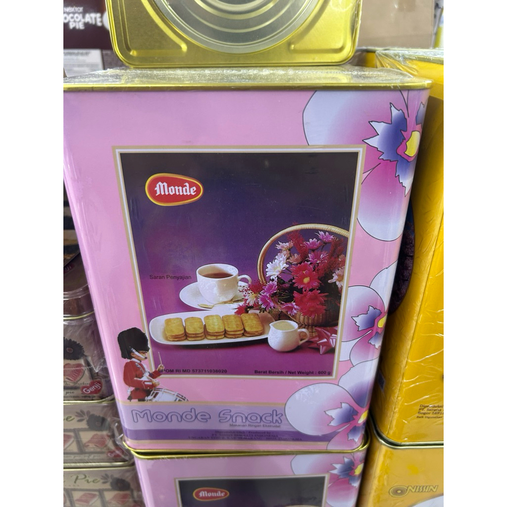 Monde snack ekstrudat kaleng 600gram