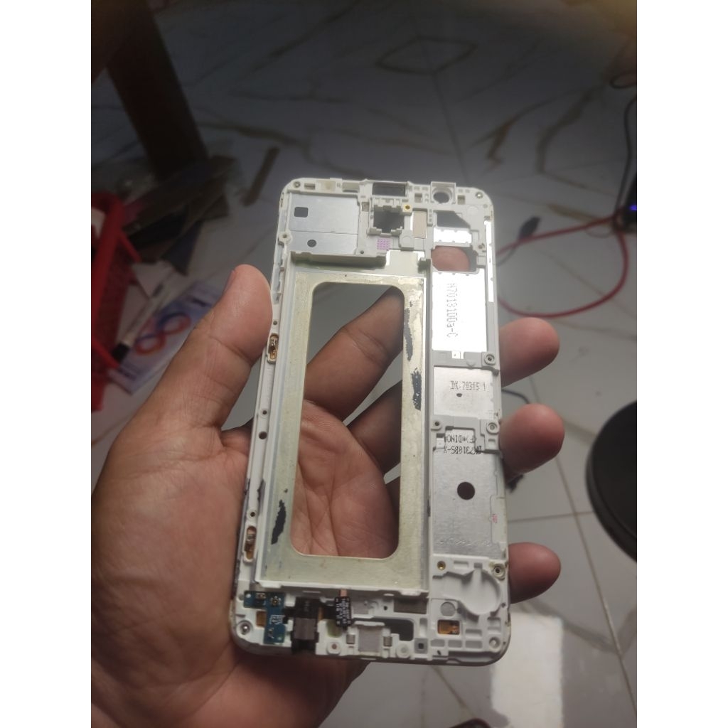 FRAME TATAKAN LCD + FLEKSIBEL HANDSFREE SAMSUNG J7 PRIME G610 COPOTAN
