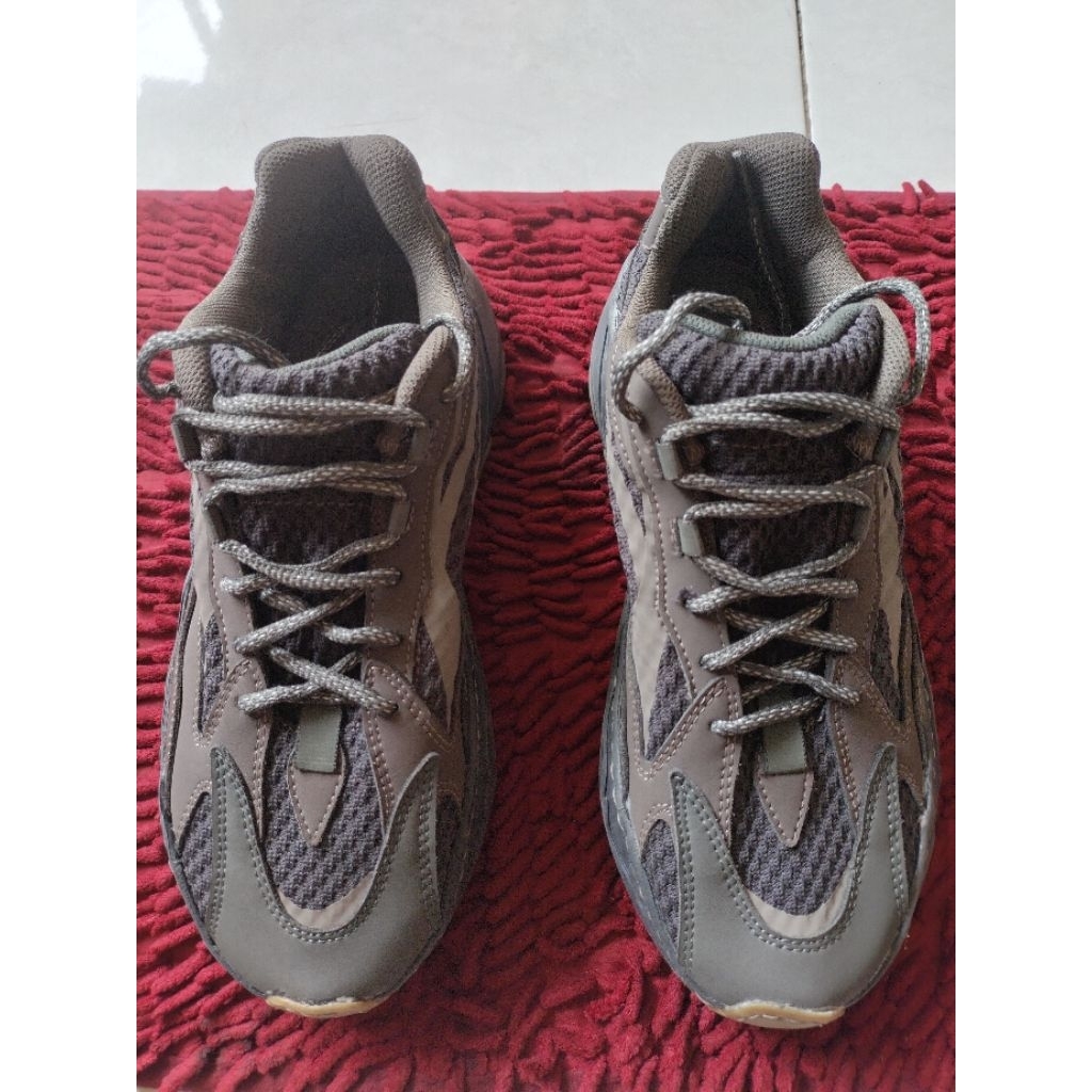 Sepatu Preloved Second Adidas Yeezy 700 Original