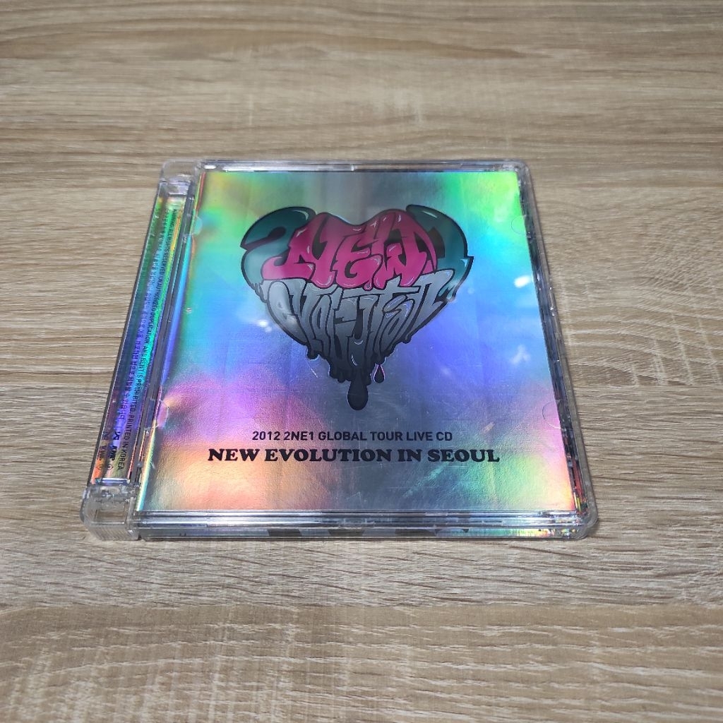 [PRELOVED - READY STOCK] ALBUM ONLY 2NE1 2012 GLOBAL TOUR LIVE CD NEW EVOLUTION IN SEOUL