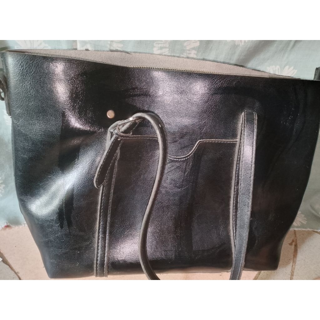 tas jinjing hitam besar. wanita pl