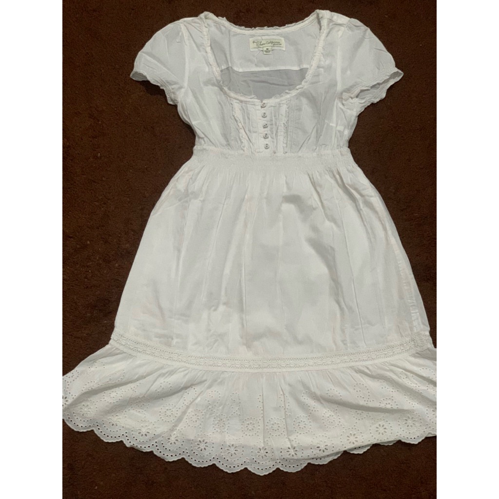 dress putih wanita