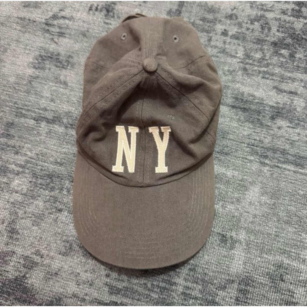 Topi gray NY ataru