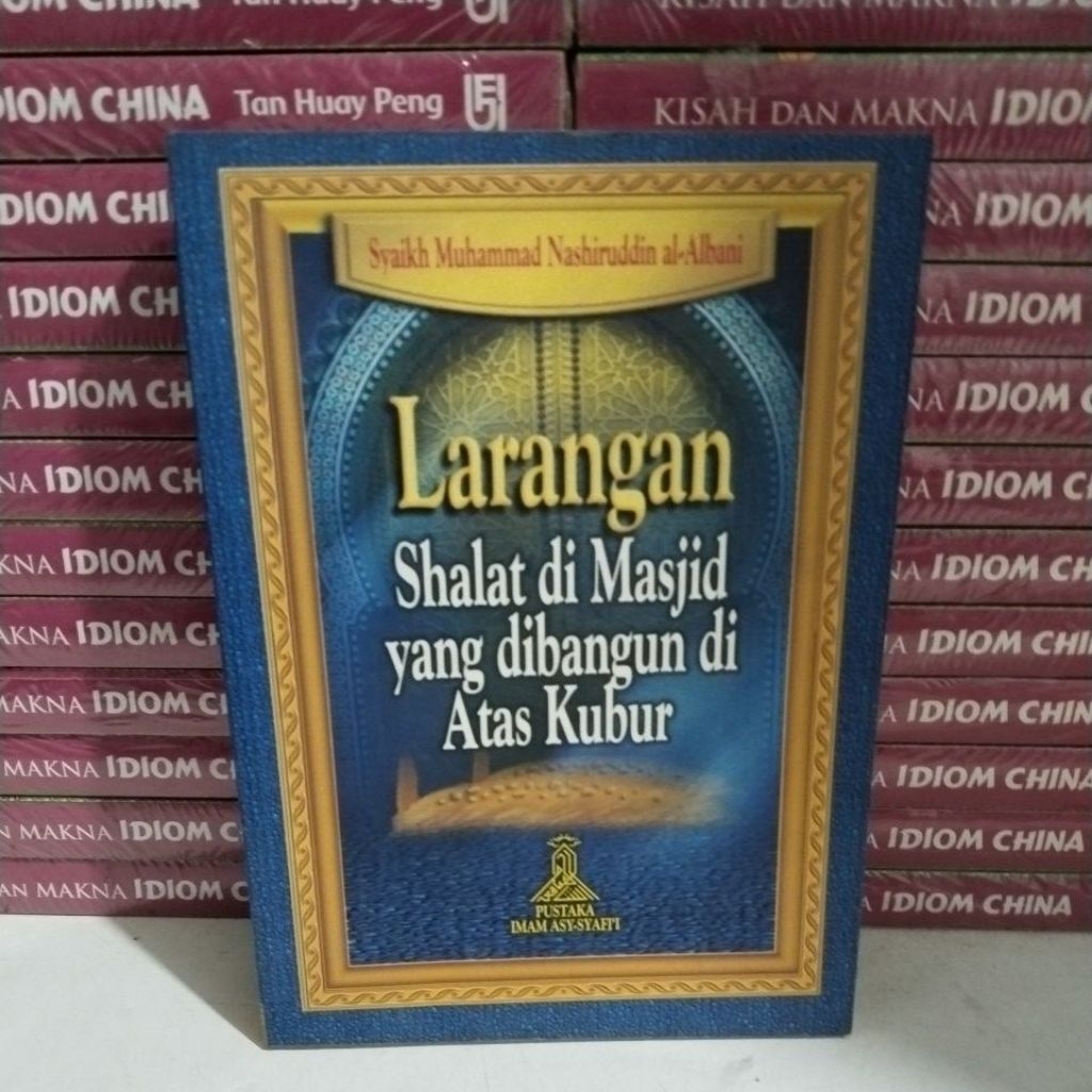 BUKU LARANGAN SHALAT DI MASJID YANG DIBANGUN DI ATAS KUBUR