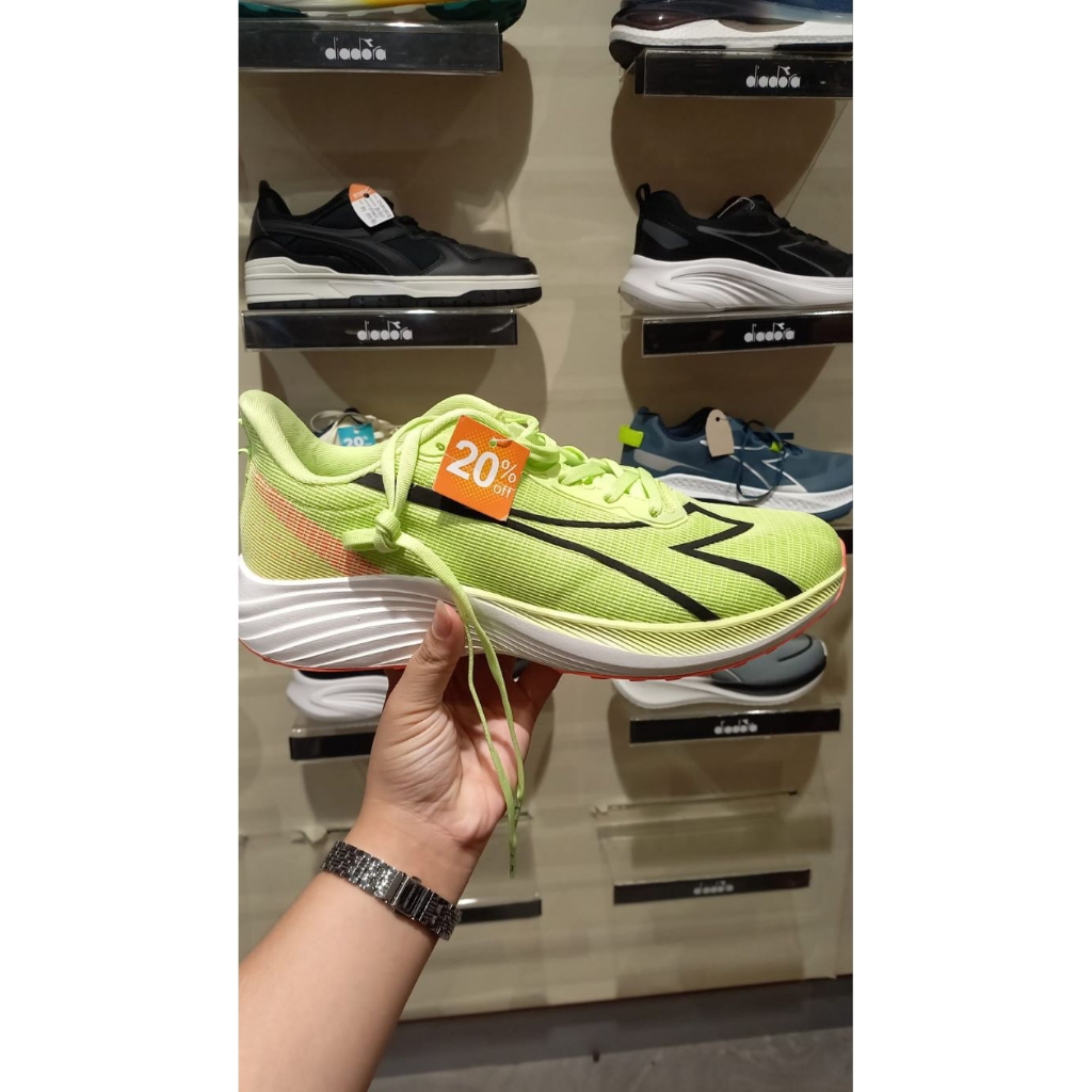 *PRELOVED* running shoes, merk DIADORA