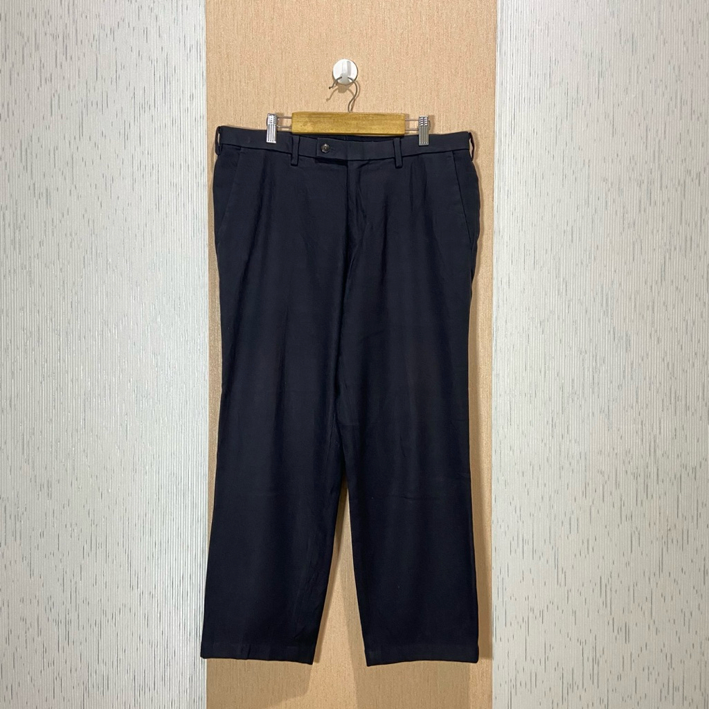 Work Pants UNIQLO HEATTECH Regular Fit / Celana Bahan Pria / JP437 / Size 33