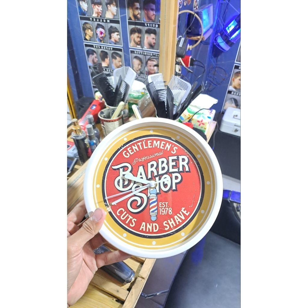 jam dinding barbershop