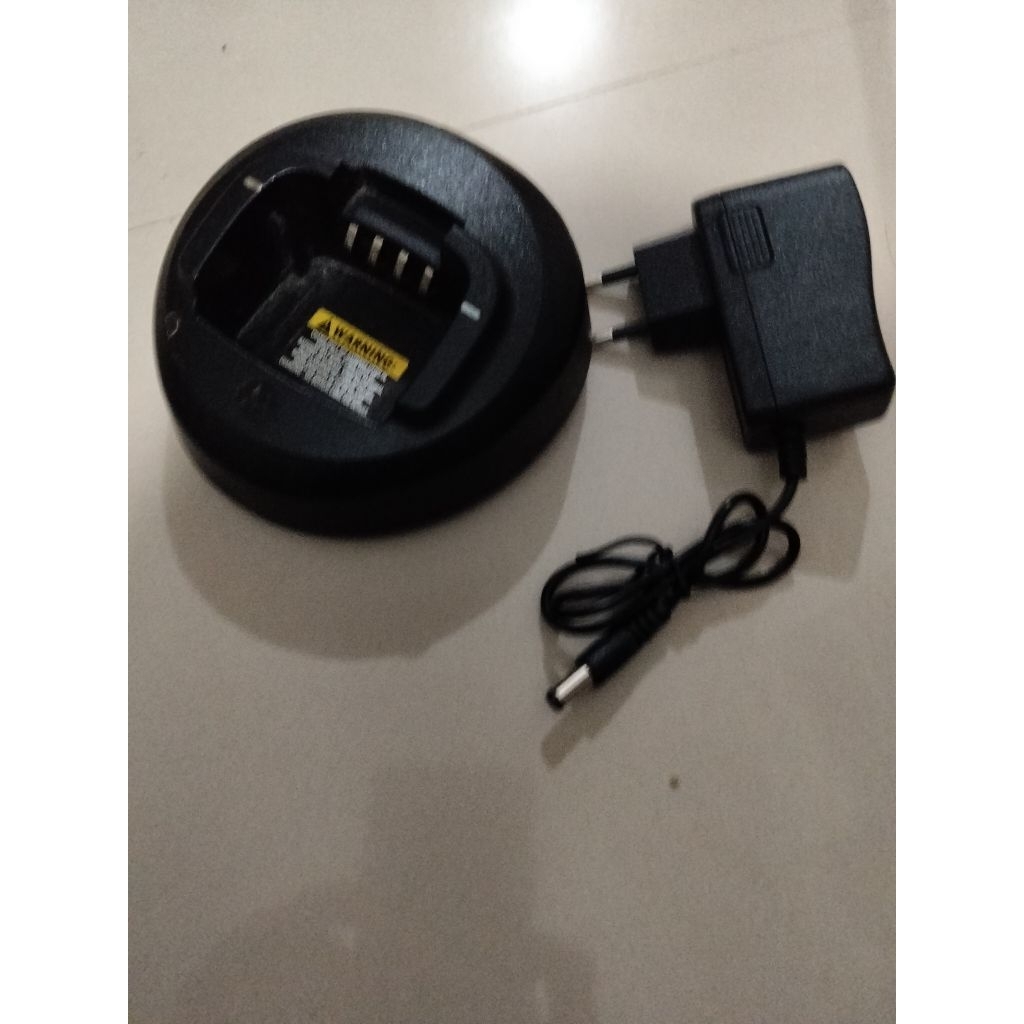 Charger HT second Motorola CP1660/1300 atau Xir C2660/2620