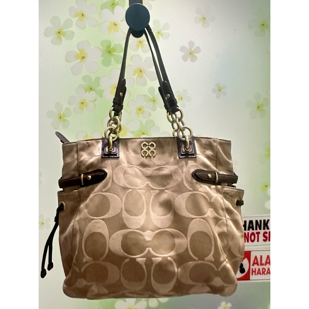 tas Preloved Coach Colette Signature Overlay Tote Bag in glossy beige patent leather
