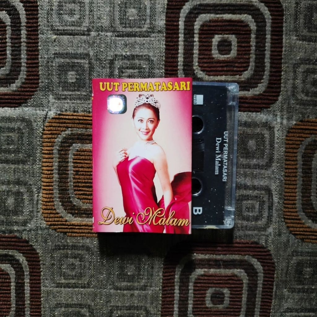 Kaset pita UUT PERMATASARI - DEWI MALAM