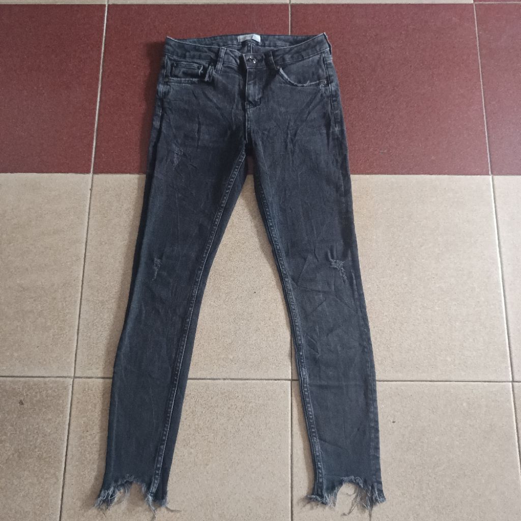 celana jeans ripped Zara women black wash /size.27/28