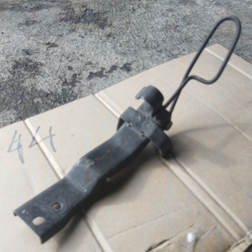 BREKET SPAKBOR DEPAN MIO SPORTY ORIGINAL