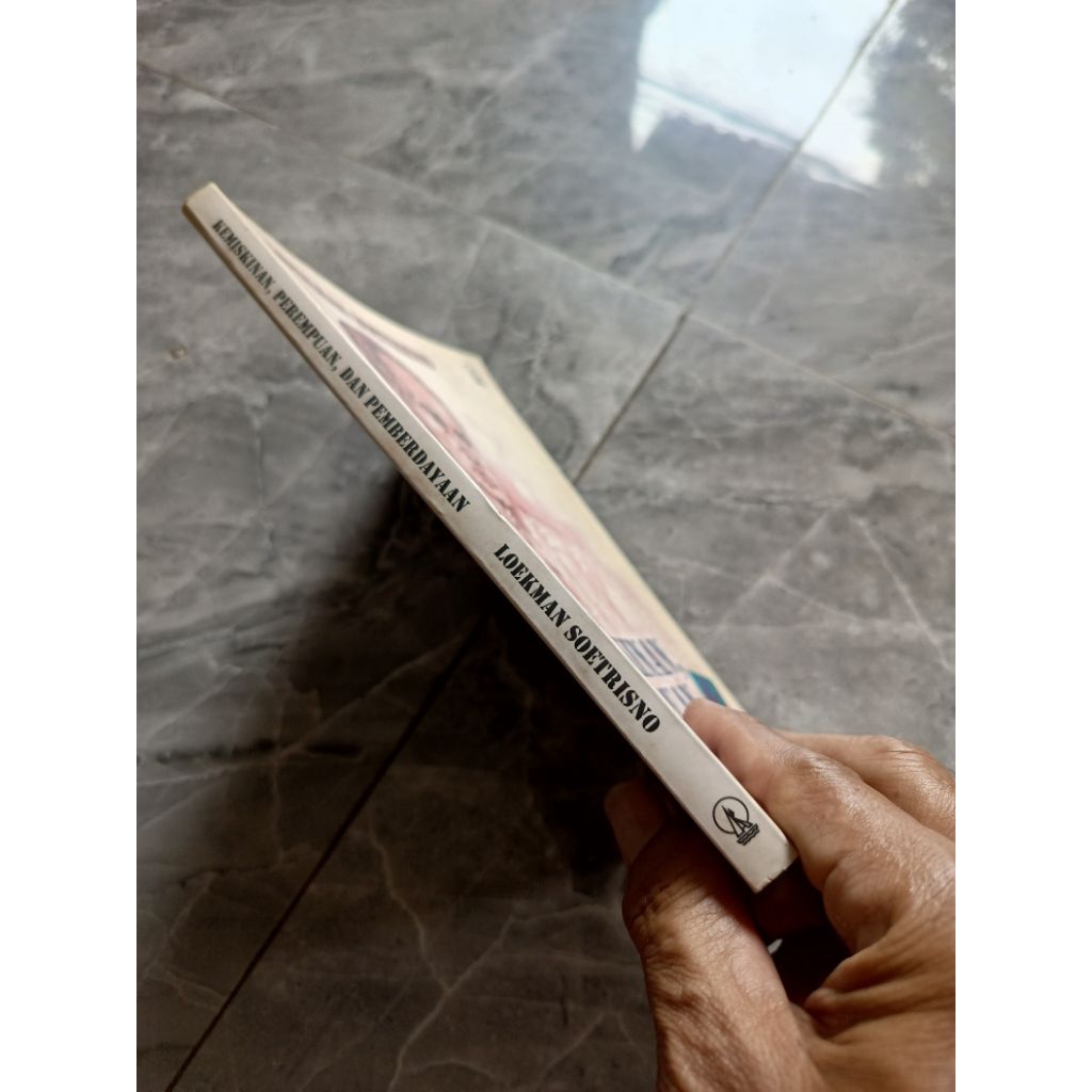 KEMISKINAN, PEREMPUAN , & PEMBERDAYAAN-LOEKMAN SOETRISNO-G2