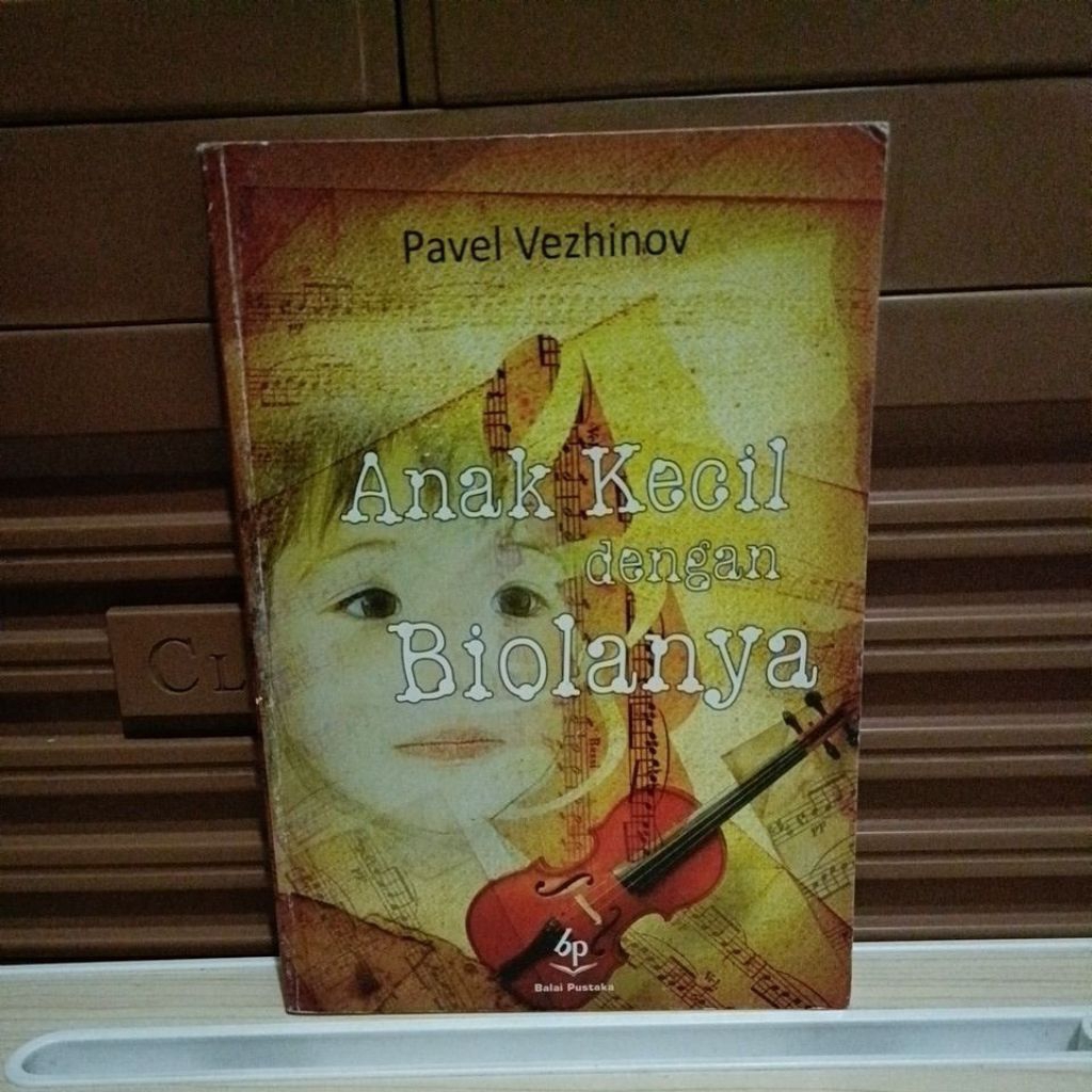 Buku Original - Anak kecil dengan Biolanya oleh Pavel Vezhinov