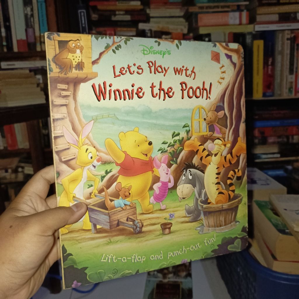 Disney's Let's Play with Winnie the Pooh - Lift-a-flap and punch-out fun