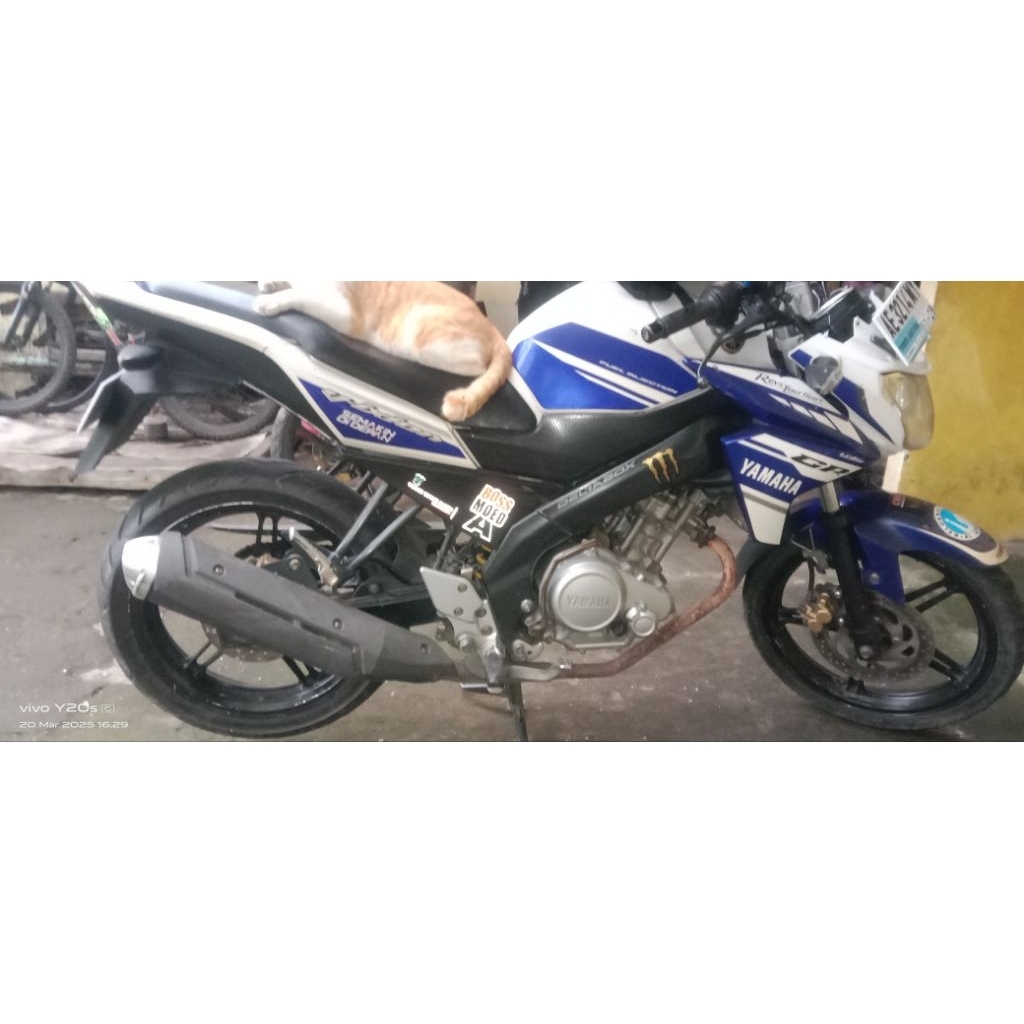 Jual Vixion Biru Putih 2014 (BEKAS)
