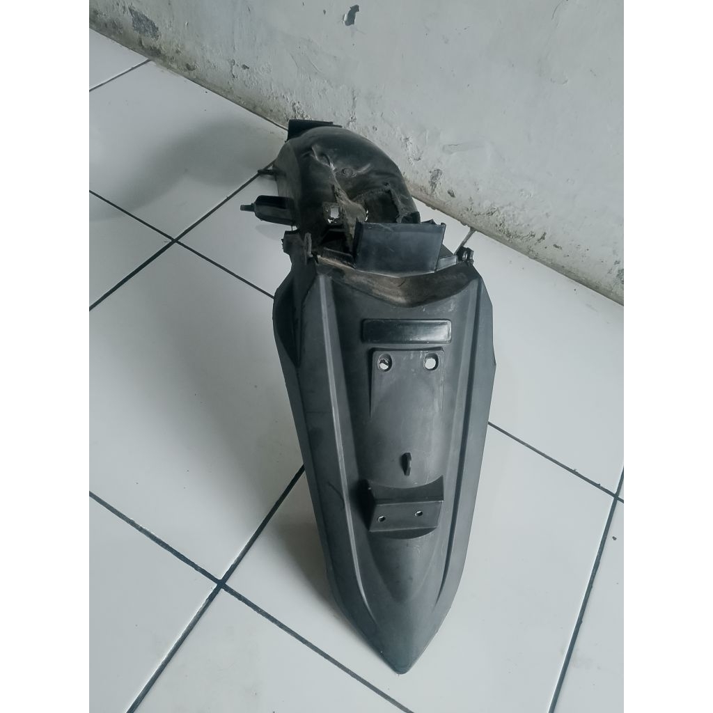 spakbor belakang tiger revo