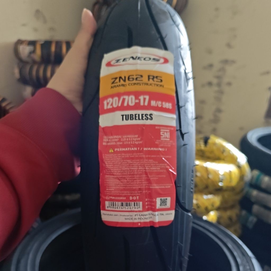 ban luar zeneos tubeless 120/70-17 zn62 rs (soft compound)