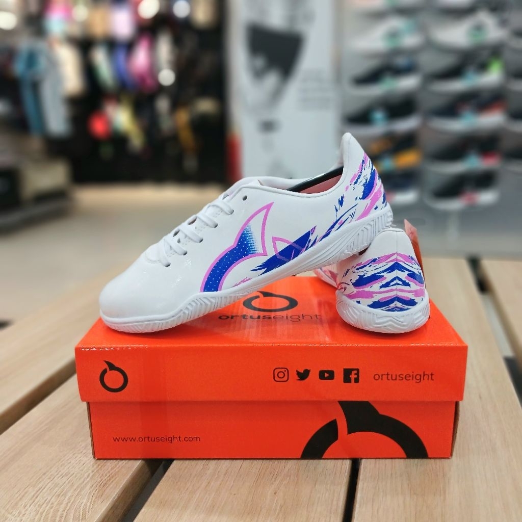 Sepatu Futsal Anak - ORTUSEIGHT Catalyst V5 Liberte IN JR - White Pink [11020751] - Original