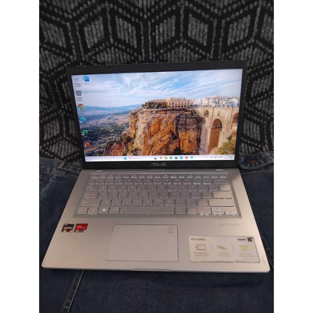 Asus M412DaoAMD Ryzen 3-3250U