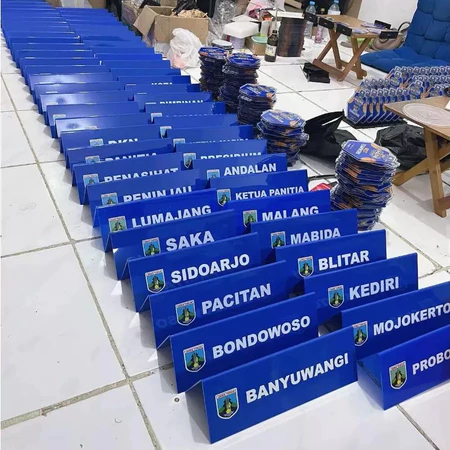 Papan Nama Meja Akrilik Custom
