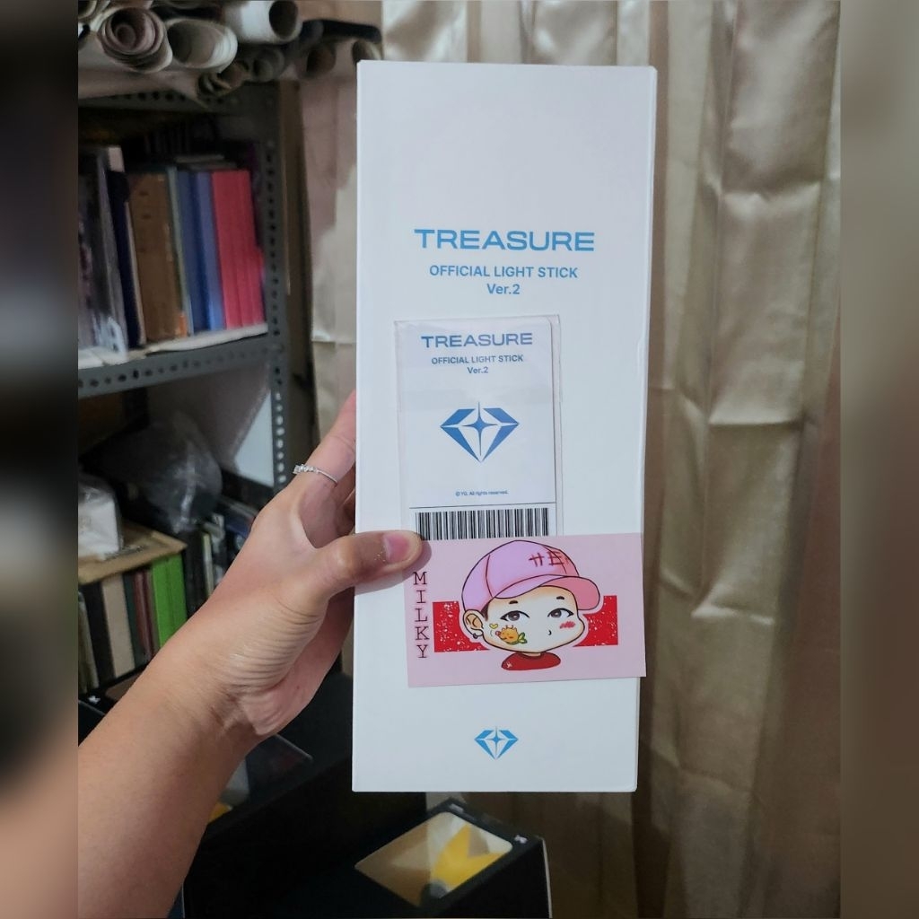 [READYSTOCK, SEALED. BISA INSTANT] Treasure Official Lightstick Ver.2 (+1Photocard Random YG Benefit
