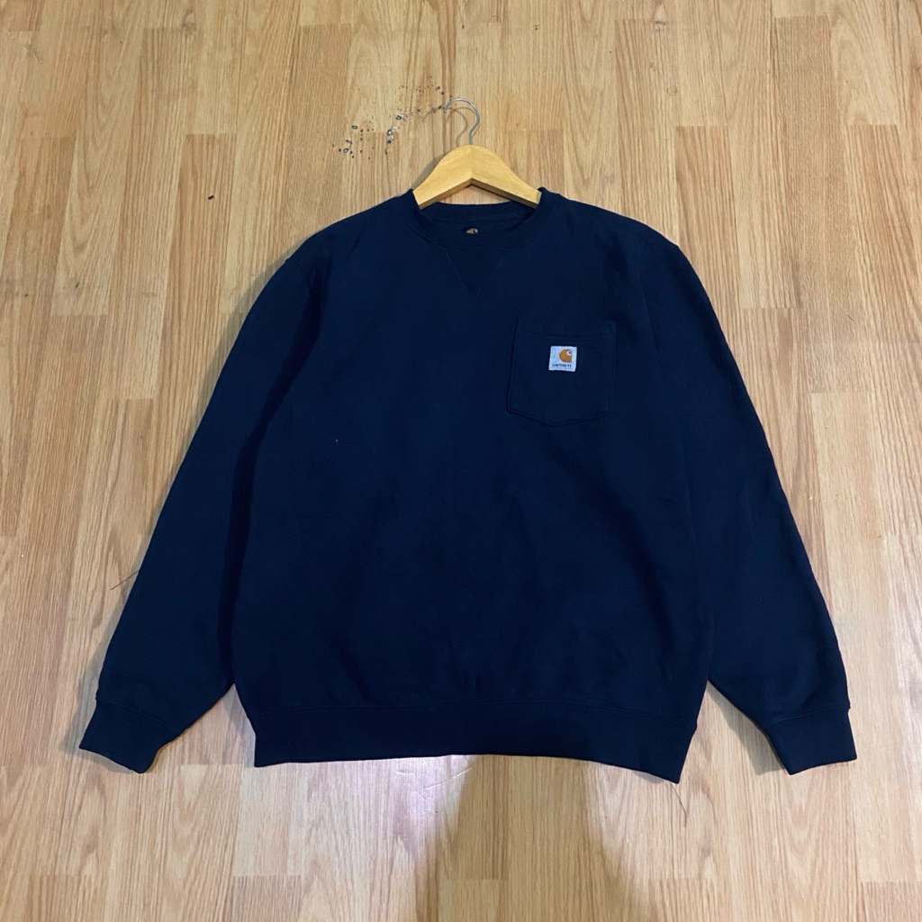 crewneck carhartt pocket