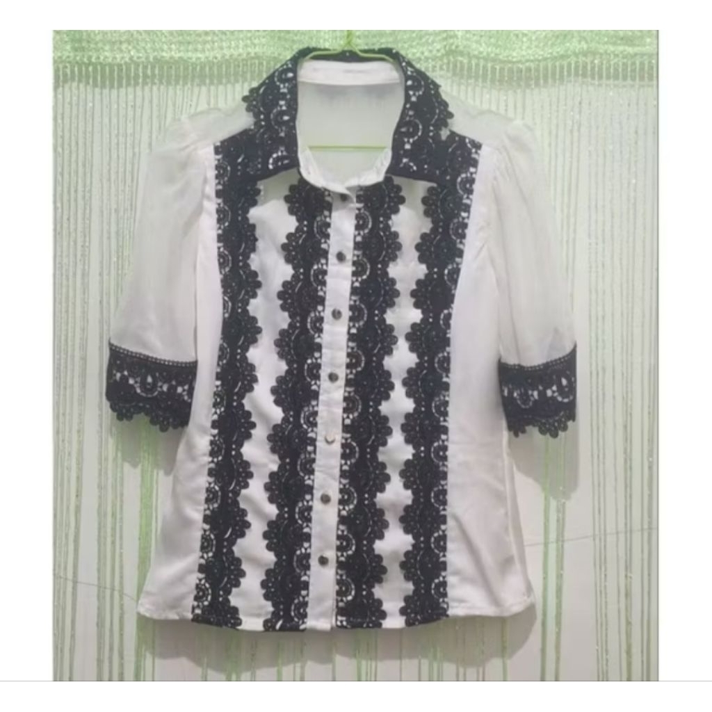 kemeja wanita putih brokat hitam lengan pendek
