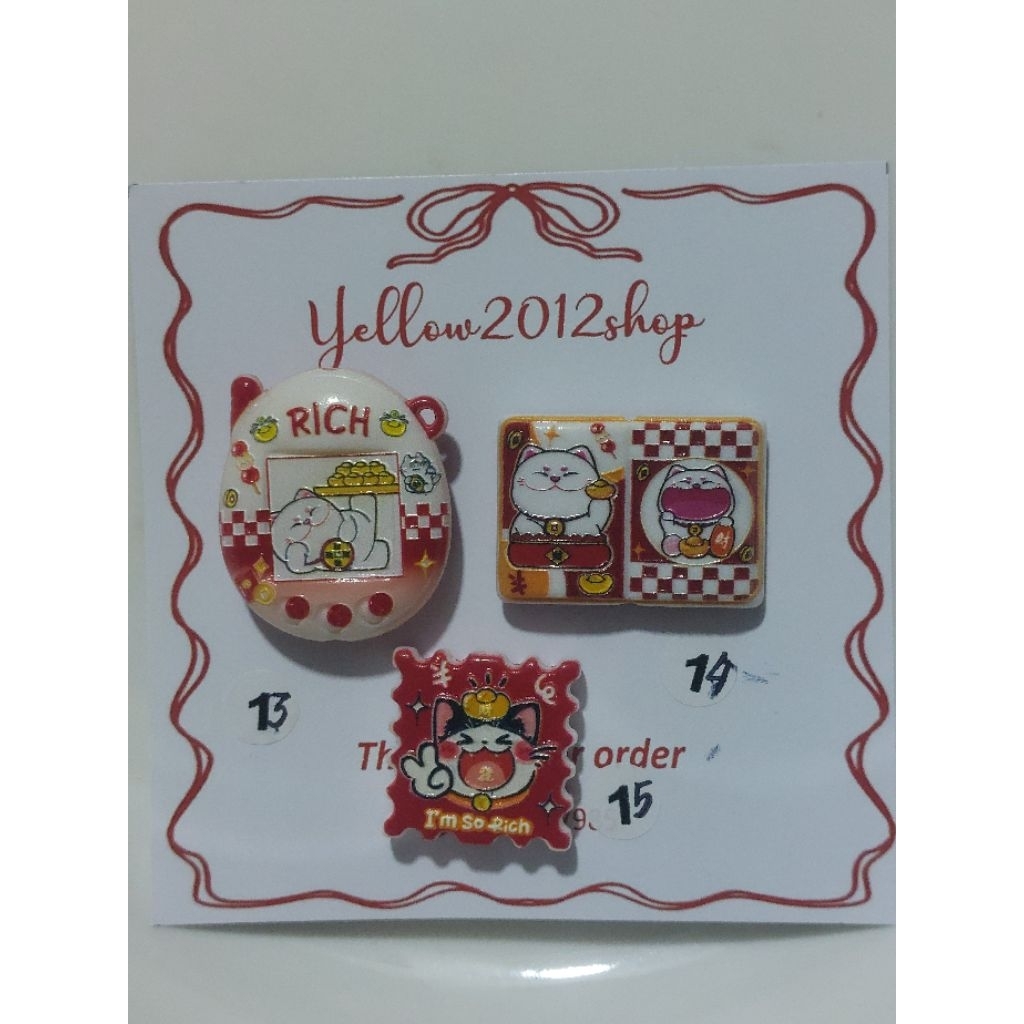 YX71 - AKRILIK IMLEK MERAH LUCKY CAT EMBOSS TIMBUL GANCI