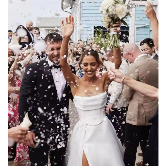 gaun wedding  dengan ekor  wedding  dress  pernikahan wedding  dress pernikahan